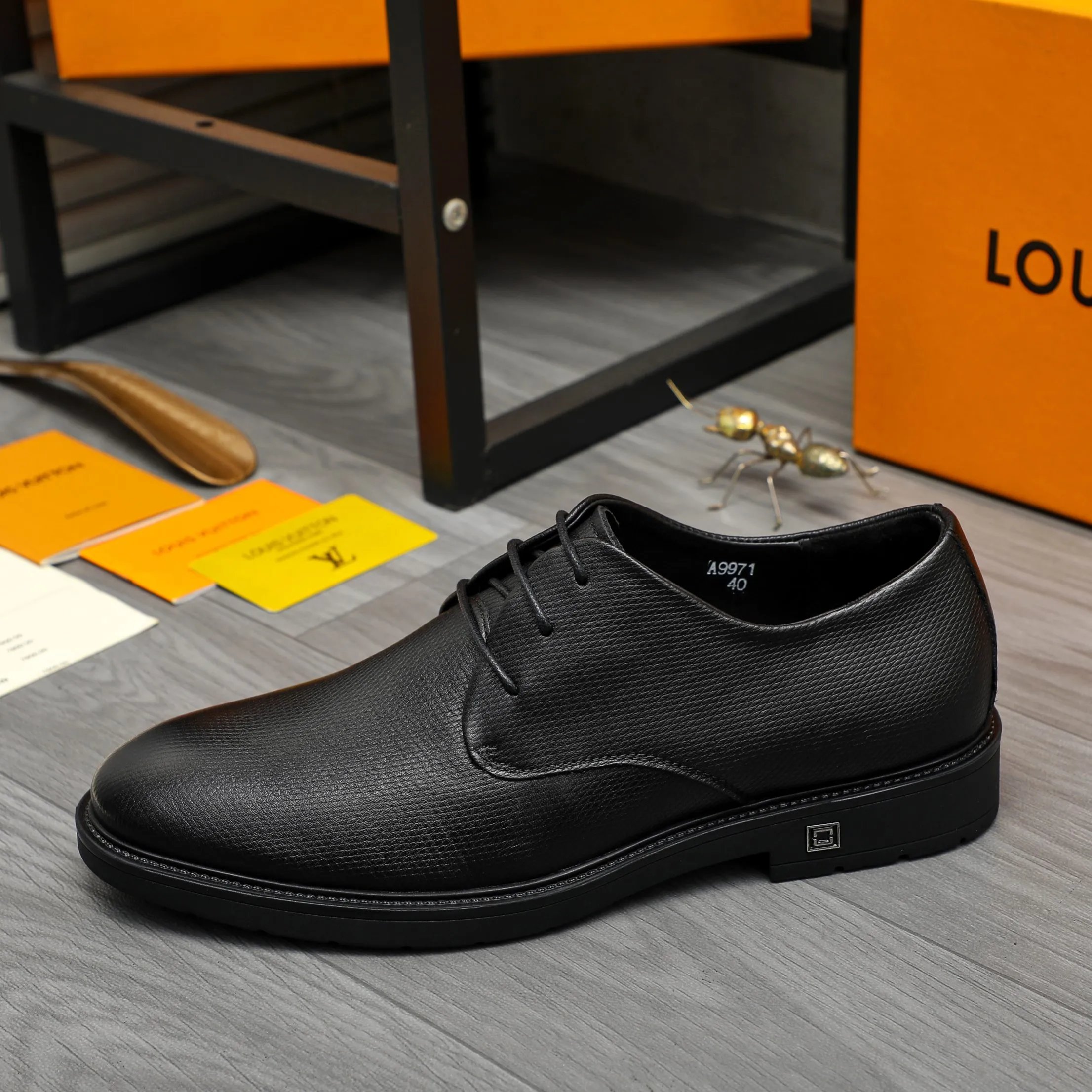 Men's shoes 💰p442 Product trademark: LV (Louis Vuitton) business lace-up leather shoes Regular size: 38-46 (45.46 custom-made, non-returnable) Product materials: Selected vertical grain cowhide upper, cowhide lining, rubber outsole